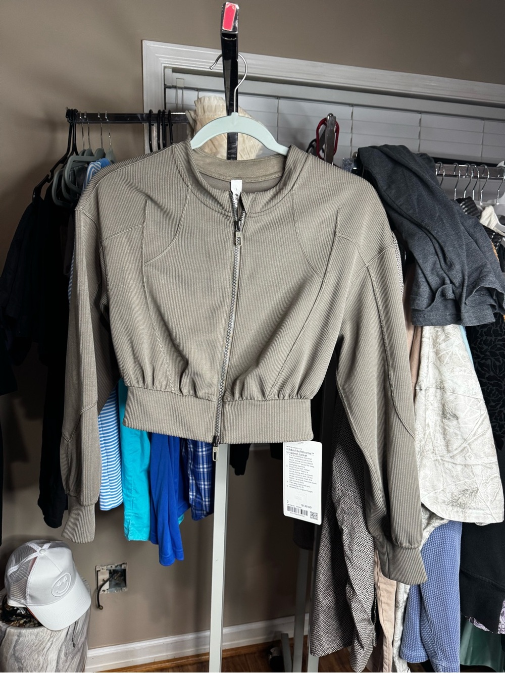 Lululemon size 2 ribbed softstreme cropped jacket